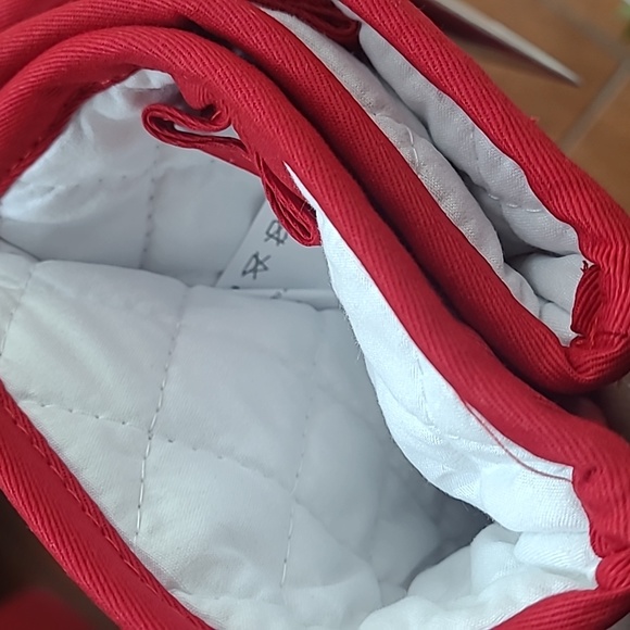 KitchenAid Silicone Oven Mitts - Picture 6 of 8